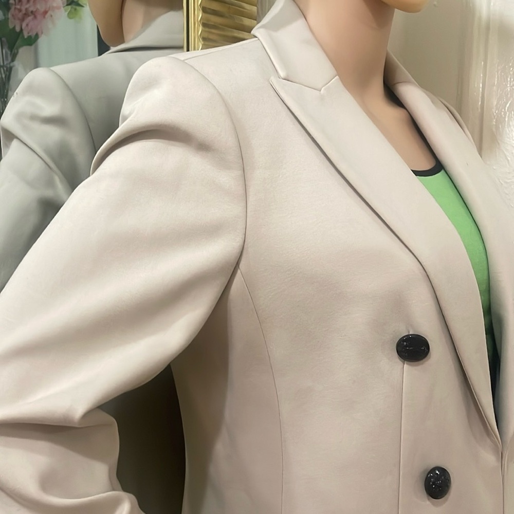 T TAHARI Chic Double-Breasted Blazer - Picture 4 of 16